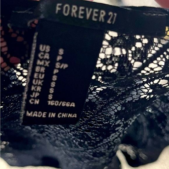 Laced Back Black Crop Top - Picture 9 of 9